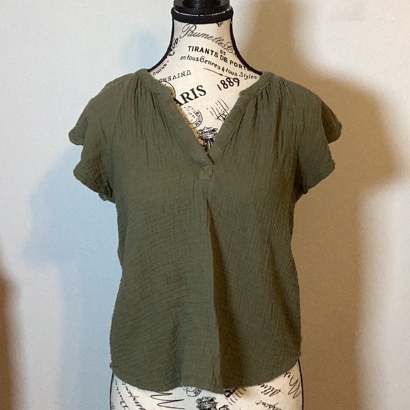 100% COTTON UNIVERSAL THREADS CAPPED SLEEVE TOP OLIVE GREEN V-NECK SIZE XS - Picture 1 of 9